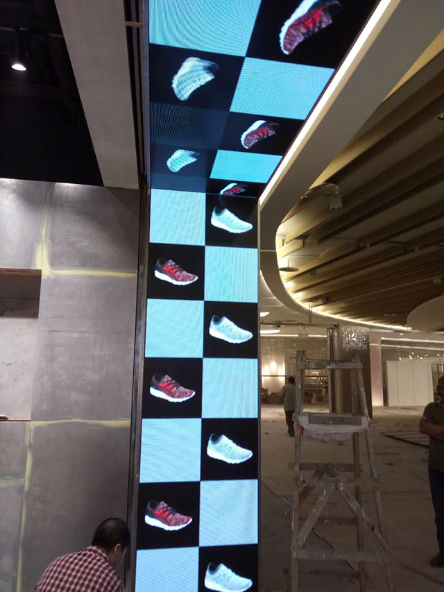 浙江杭州國大城市廣場(chǎng)室內(nèi)LED顯示屏現(xiàn)場(chǎng)效果圖片 浙江杭州國大城市廣場(chǎng)室內(nèi)LED顯示屏現(xiàn)場(chǎng)效果圖片